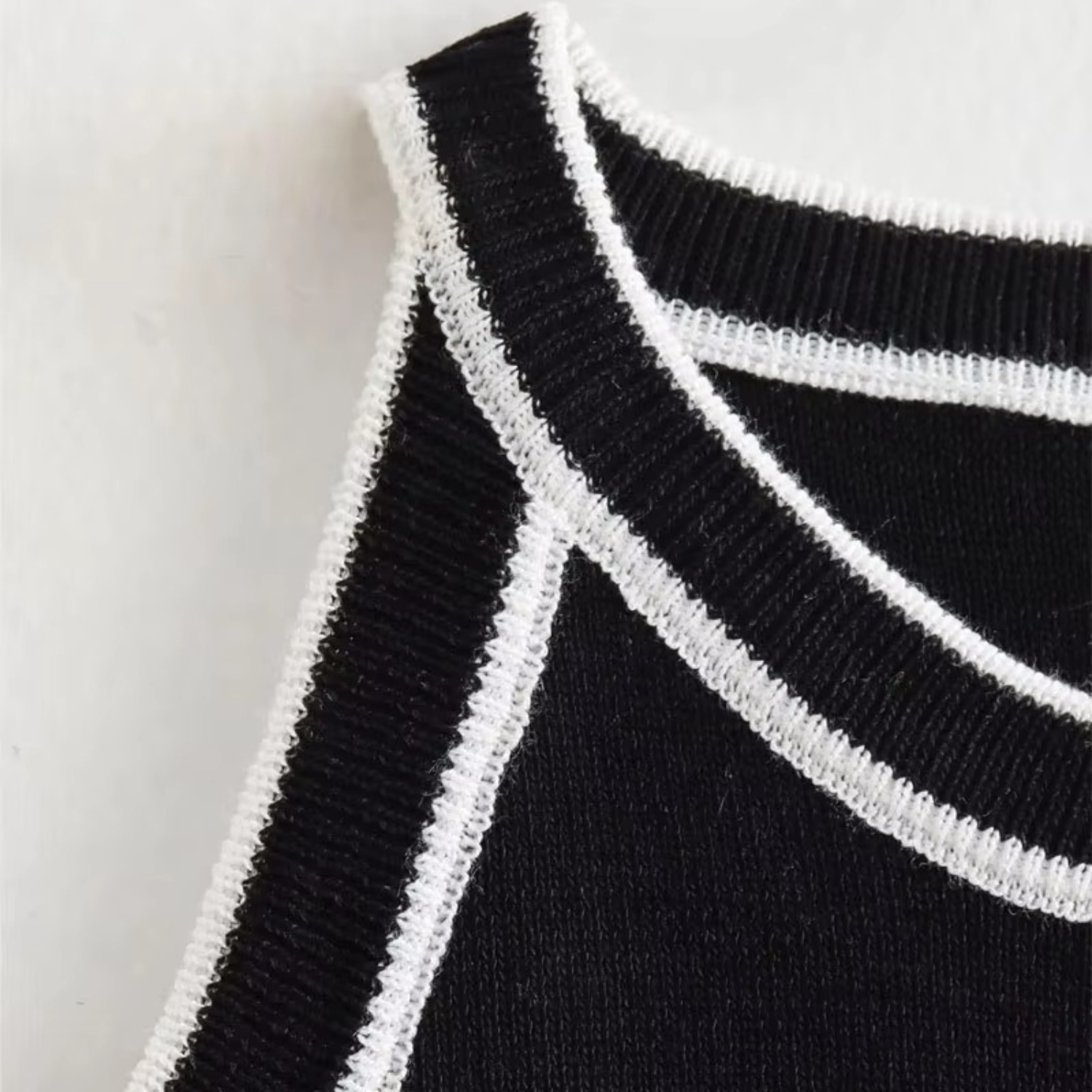 Maya | Black Knitted Cropped Tank Top